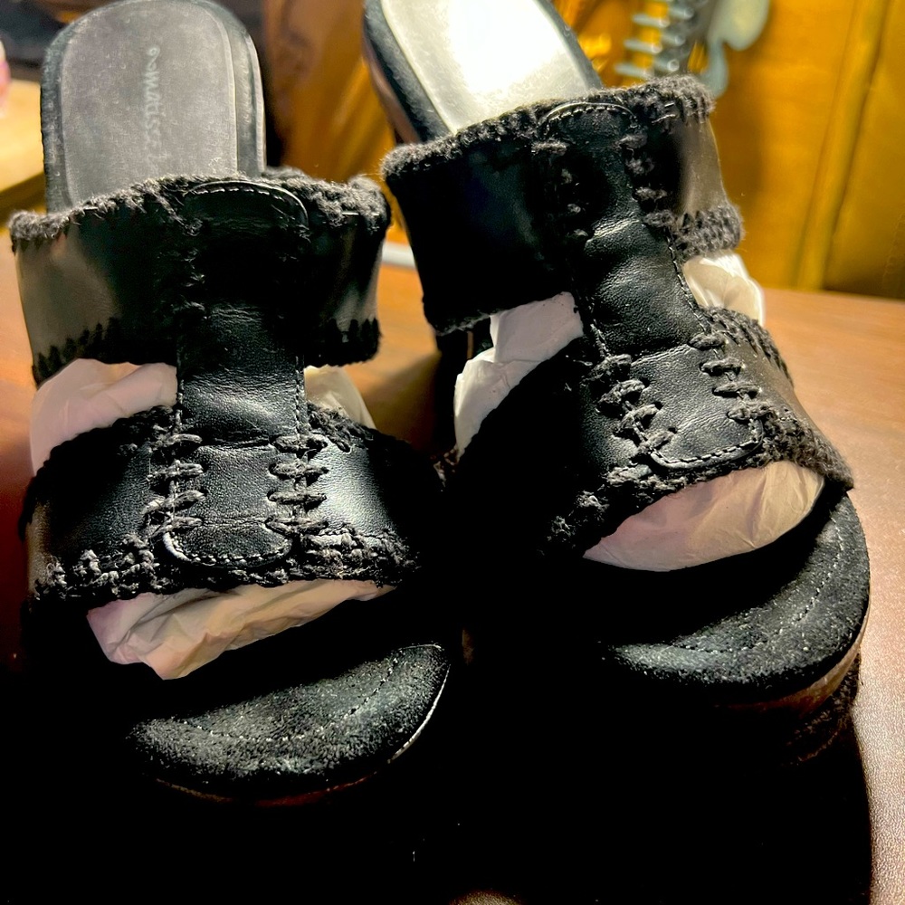 Size 7M leather upper man made sole Matississe heels